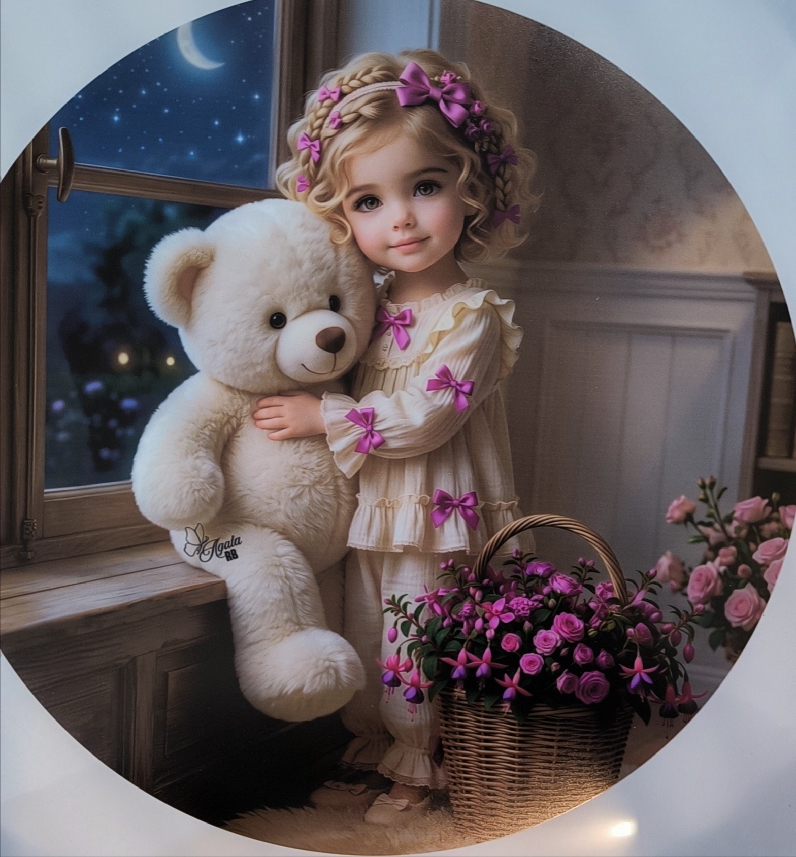 دف کودک دختراو عروسک خرصی